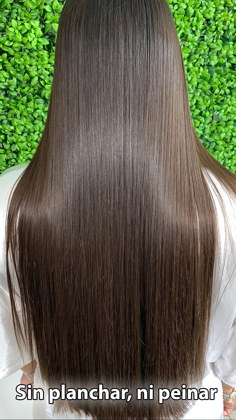 Resultado de cabello liso con brillo espejo y sedoso realizado en Paola Ochoa Studio